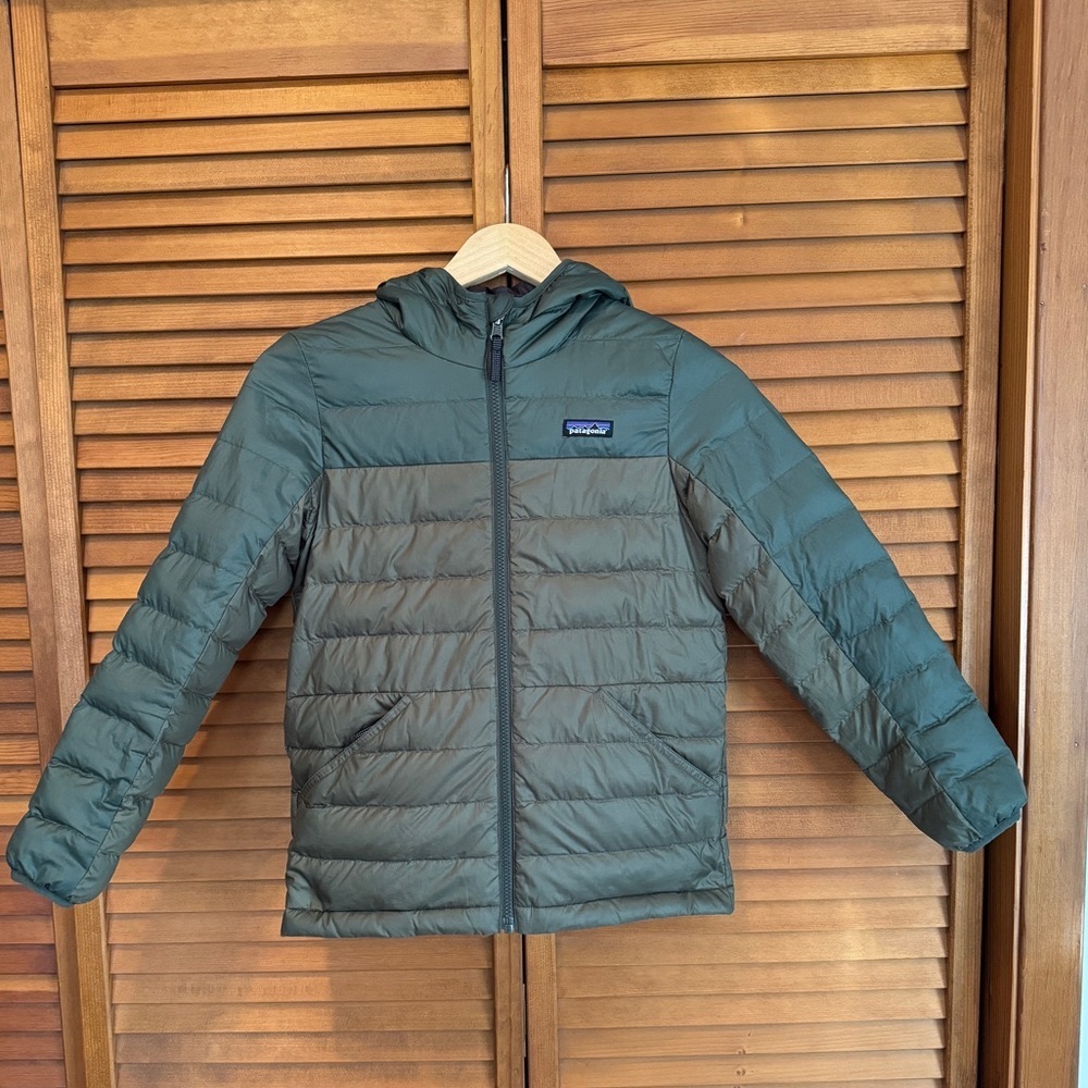Patagonia Kids Water Repellent Reversible
Down Sweater Hoodie Alder Green Size M
